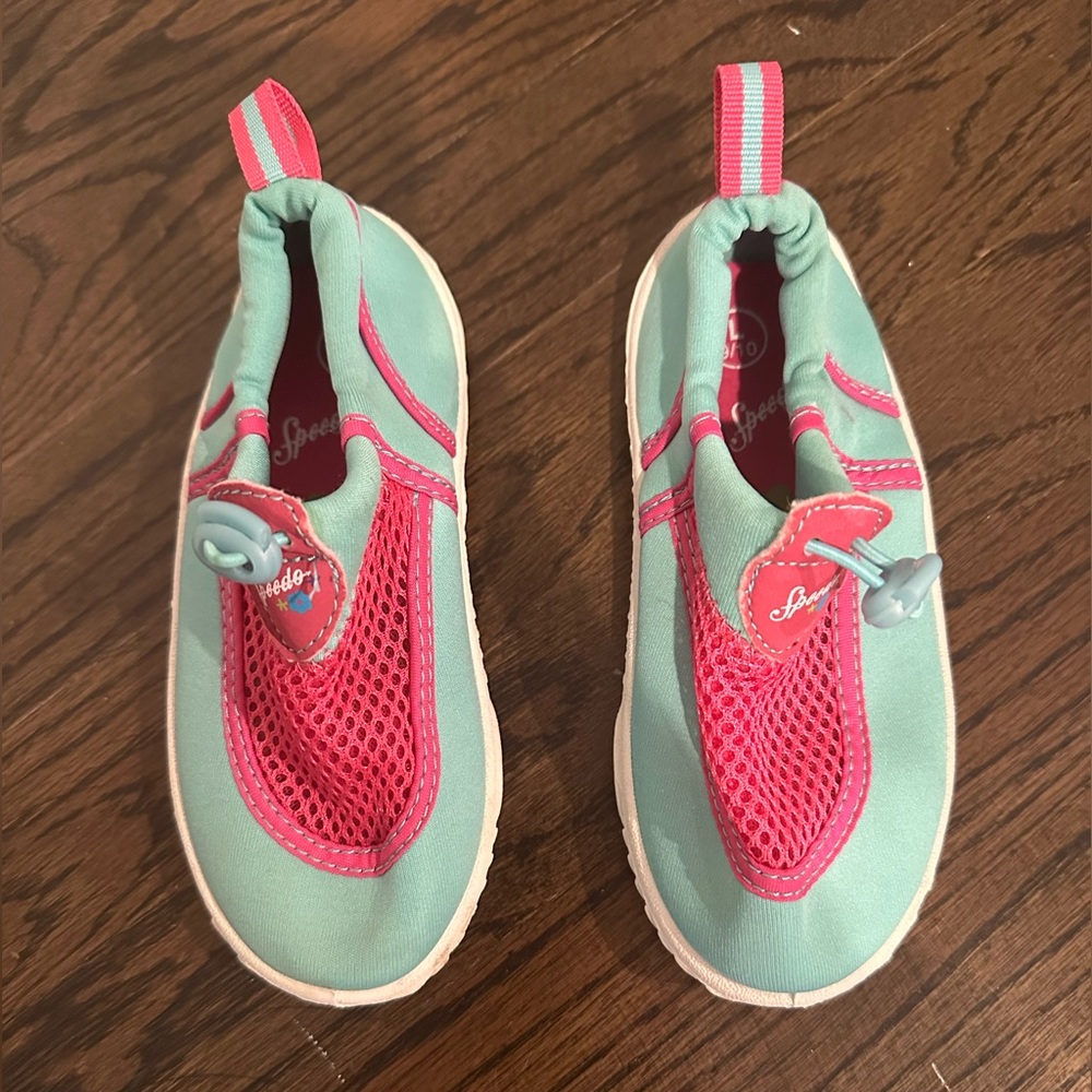 SPEEDO girl’s water shoes size L 9/10